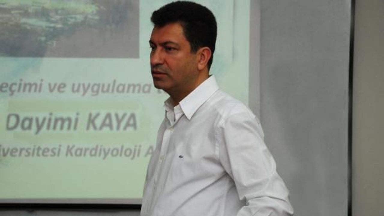 Prof. Dr. Dayimi Kaya TAVİ eğitimi verirken